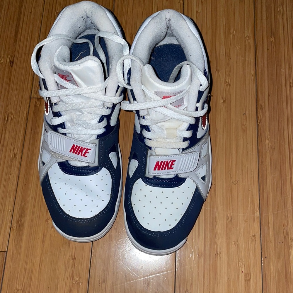 Nike Air Trainer 3 Bo Jackson’s size 5Y